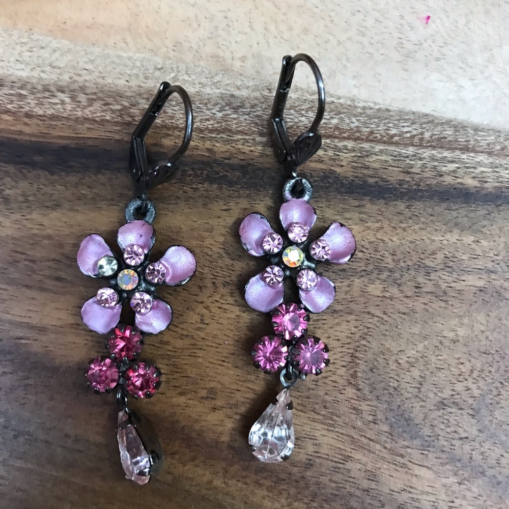 Crystal flower pendant pink earrings